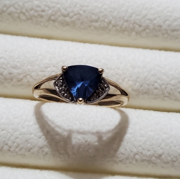 10K Gold Trillion Cut Tanzanite Ring - Picture 13 of 16